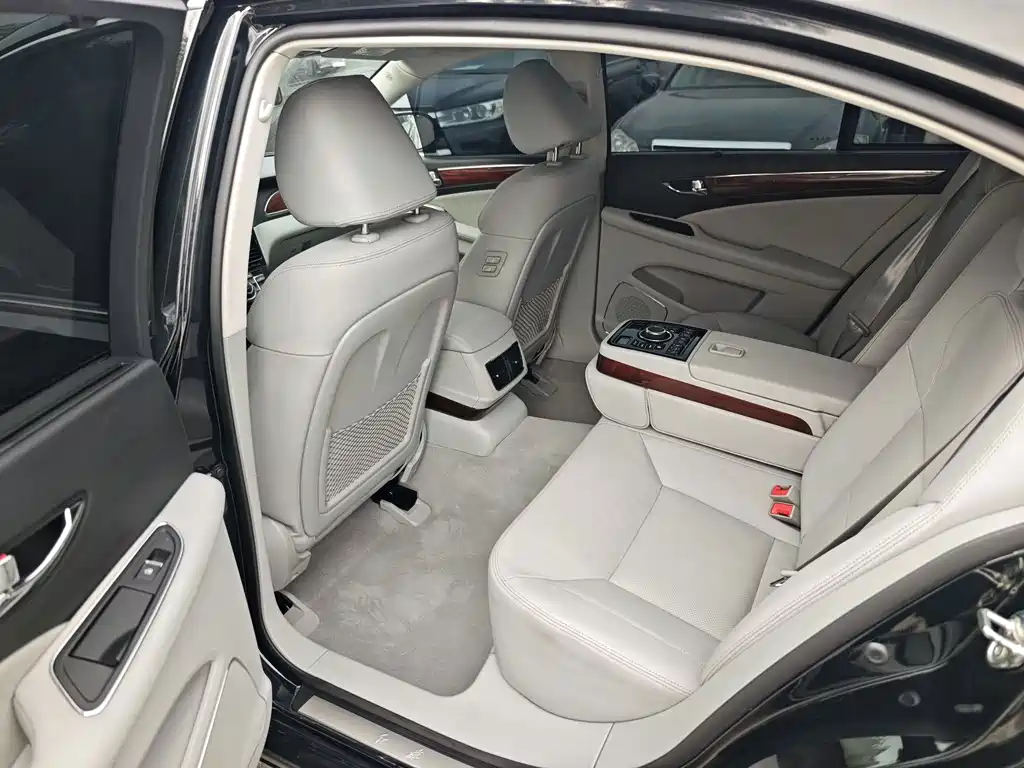 Hongqi Hongqi H7 — миниатюра 8