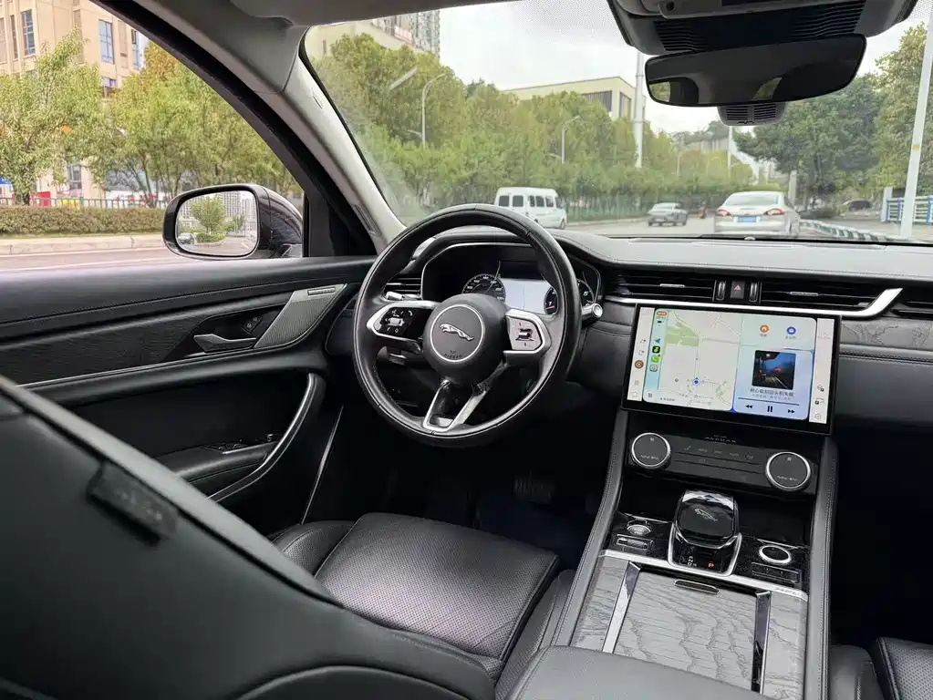 Jaguar XFL — миниатюра 6
