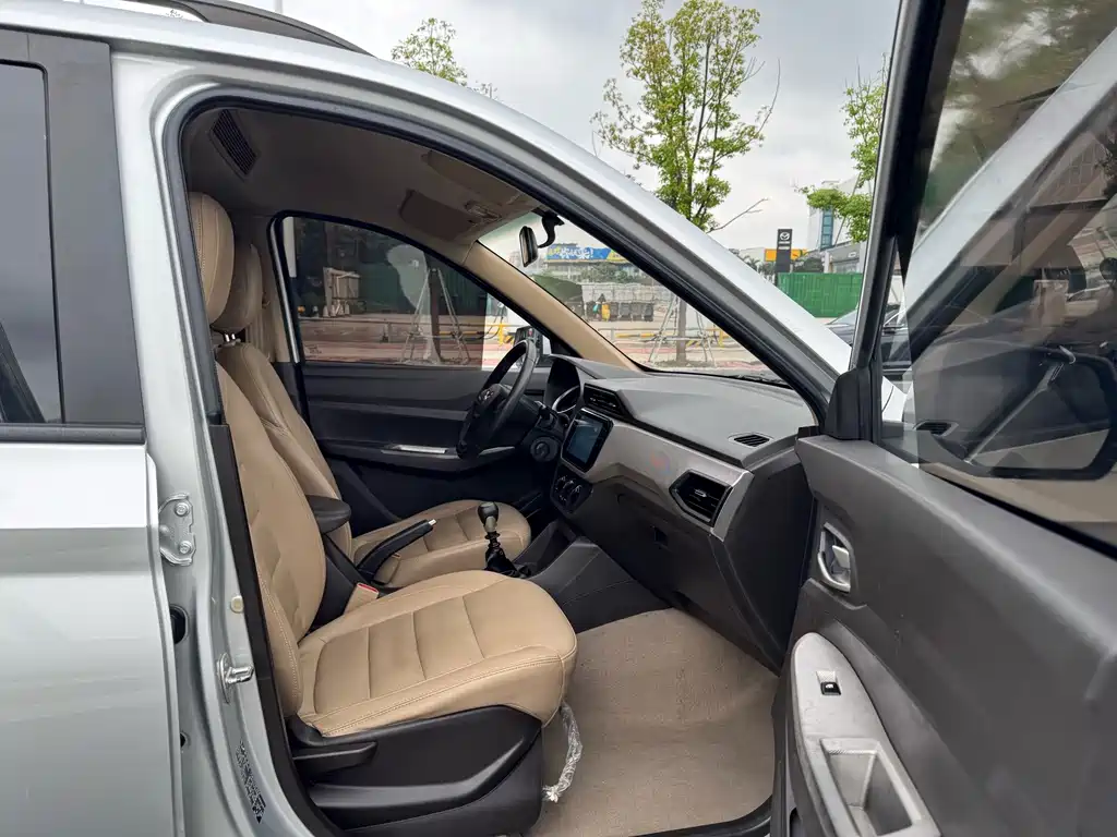 Wuling Hongguang — миниатюра 12