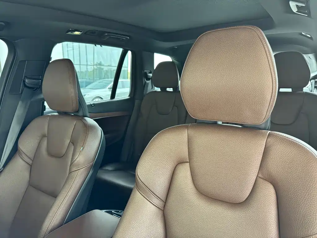 Volvo XC90 — миниатюра 6