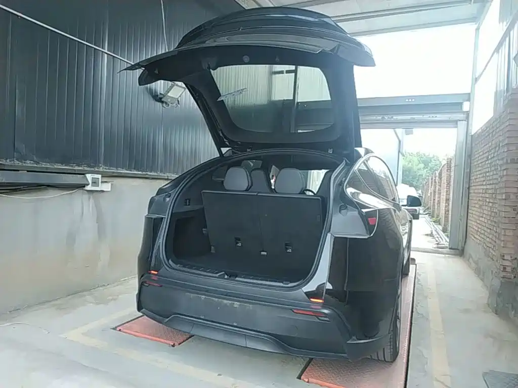 Tesla Model Y L — миниатюра 19