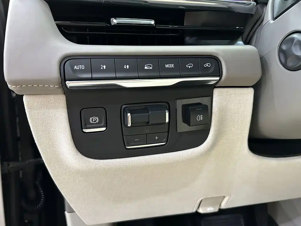 Cadillac Escalade — миниатюра 22
