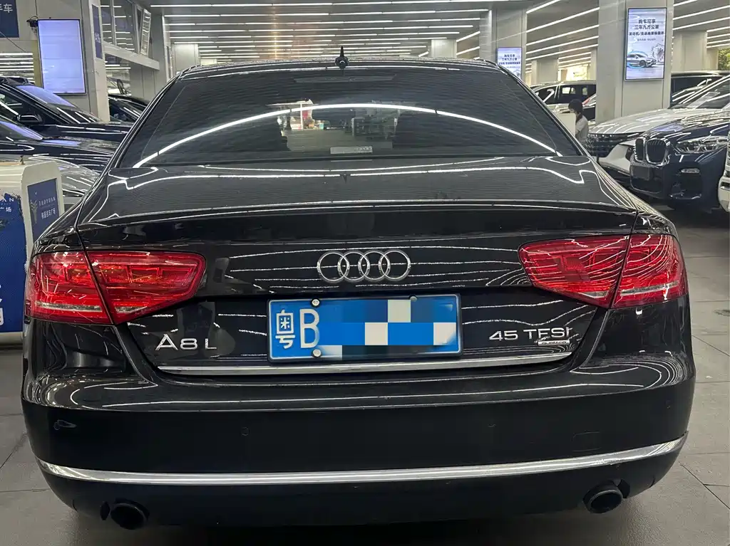 Audi A8 — миниатюра 10