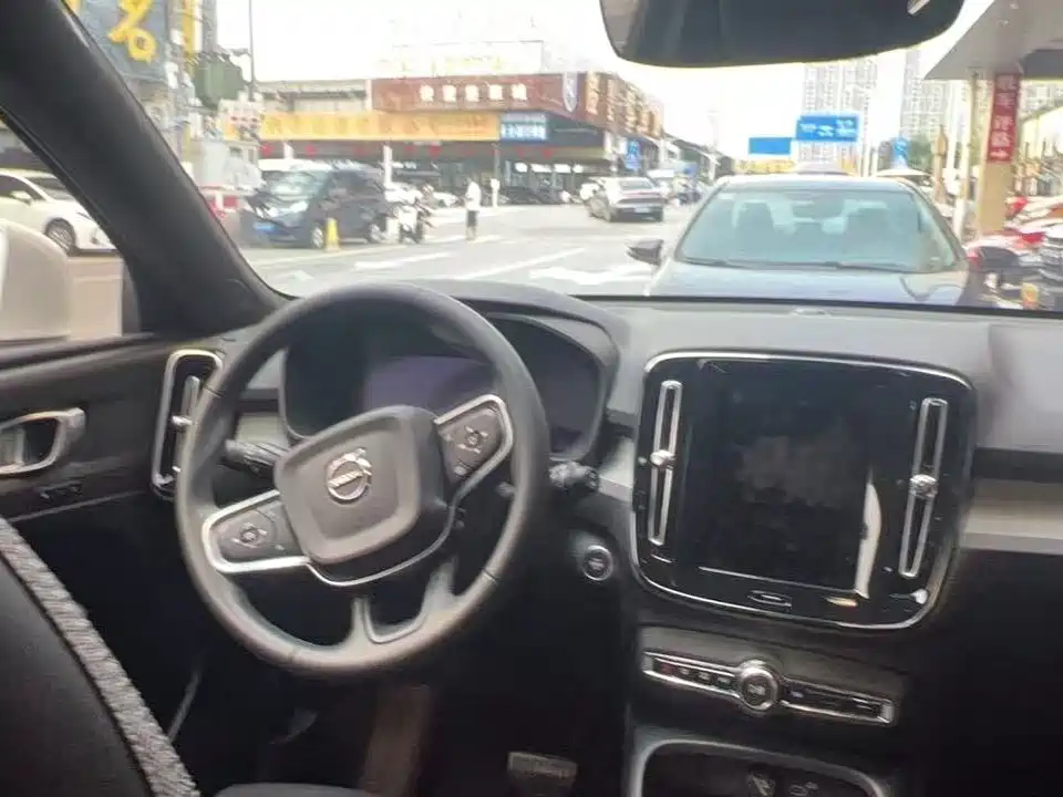 Volvo XC40 — миниатюра 5