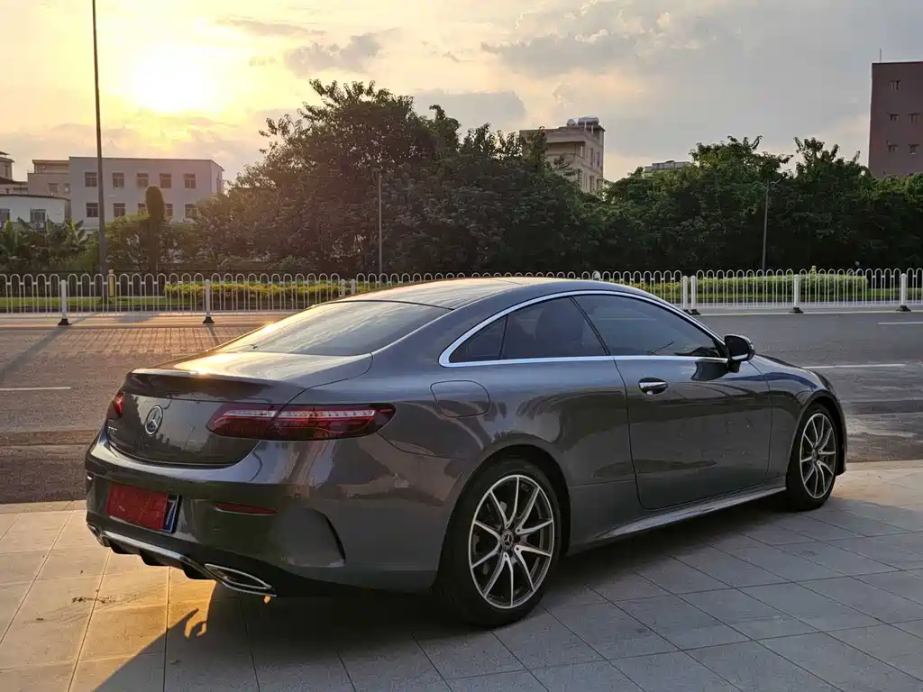 Mercedes-Benz E-Class (Import) — миниатюра 6