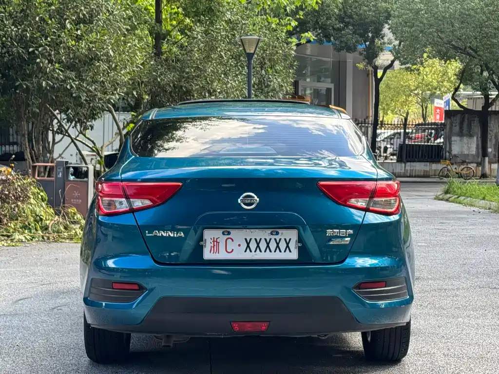 Nissan Bluebird — миниатюра 5