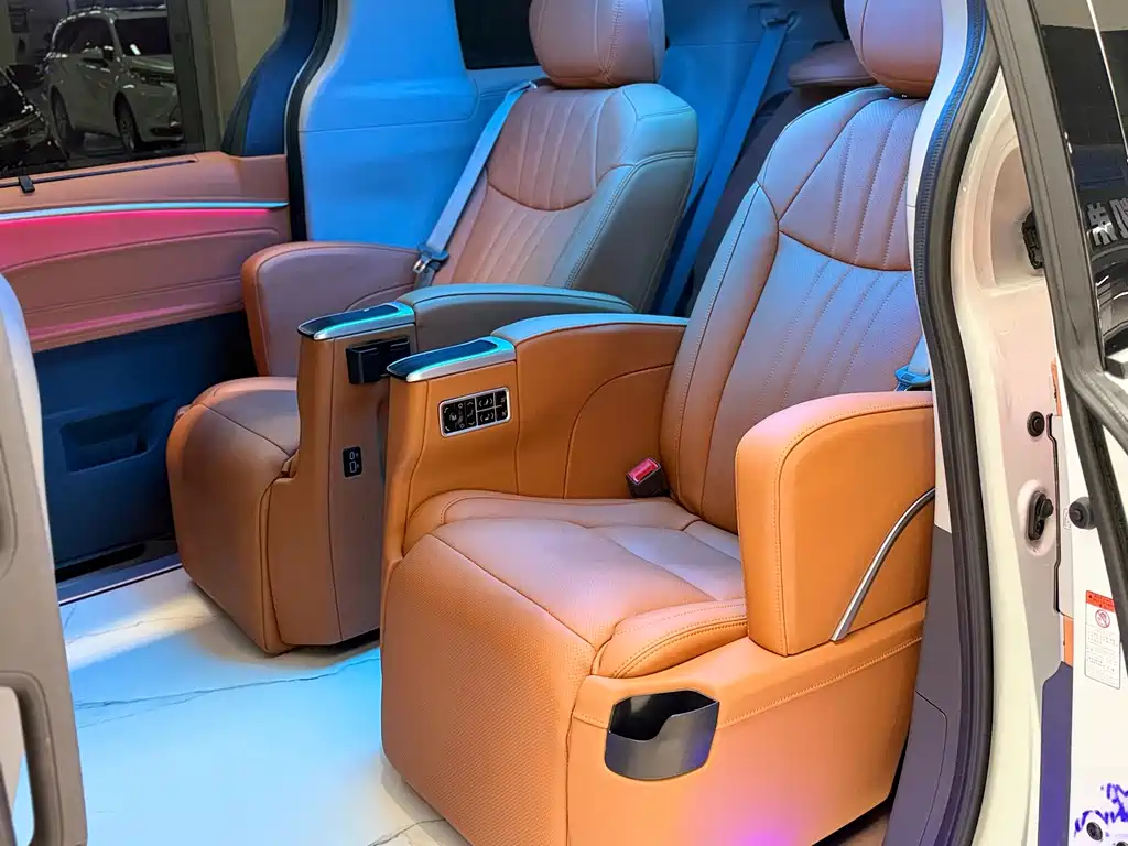 Toyota Granvia — миниатюра 9