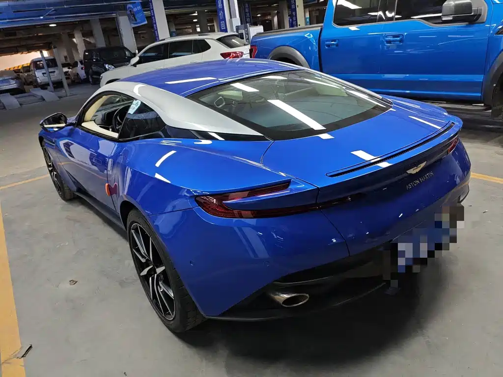 Aston Martin DB11 — миниатюра 5