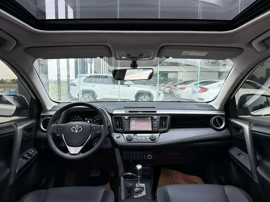 Toyota RAV4 — миниатюра 5
