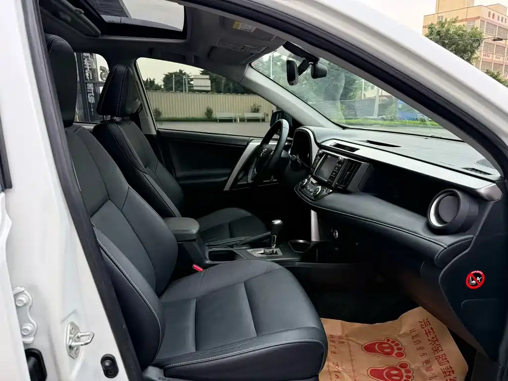 Toyota RAV4 — миниатюра 7
