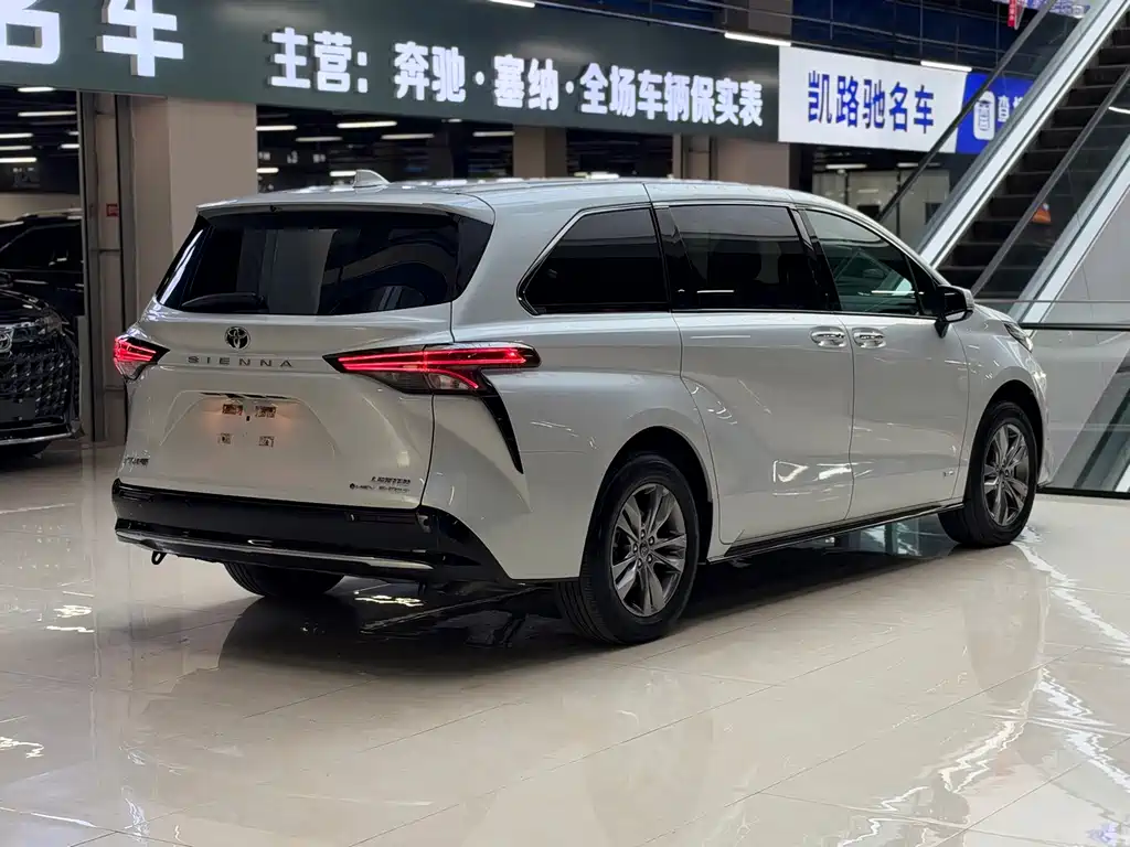 Toyota Sienna — миниатюра 14