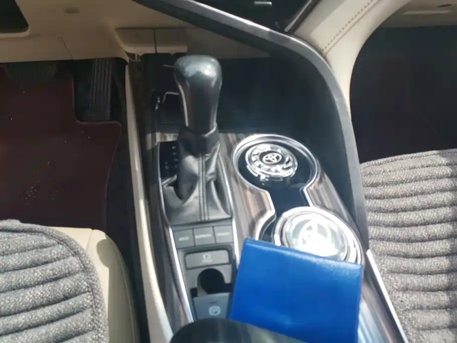 Toyota Camry — миниатюра 16