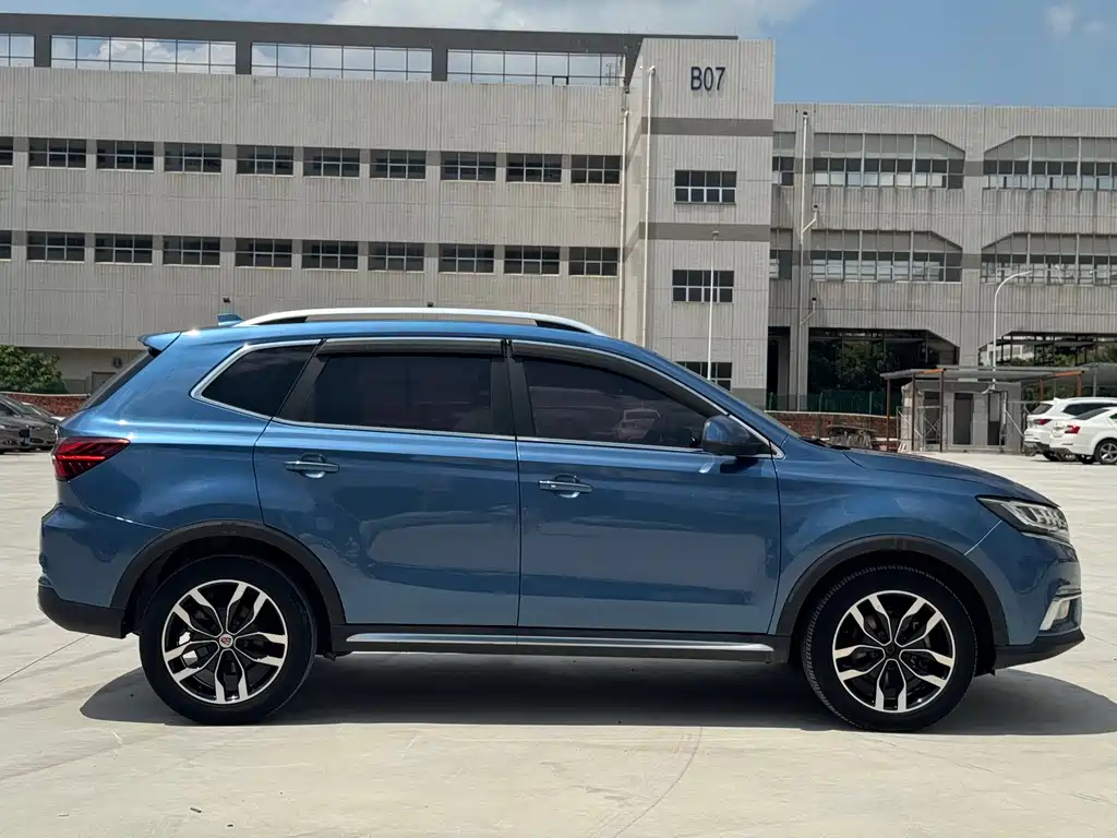 Roewe RX5 — миниатюра 4