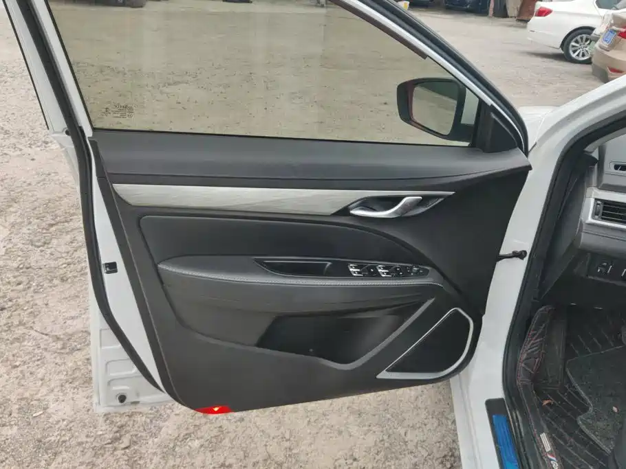 Geely Emgrand — миниатюра 7