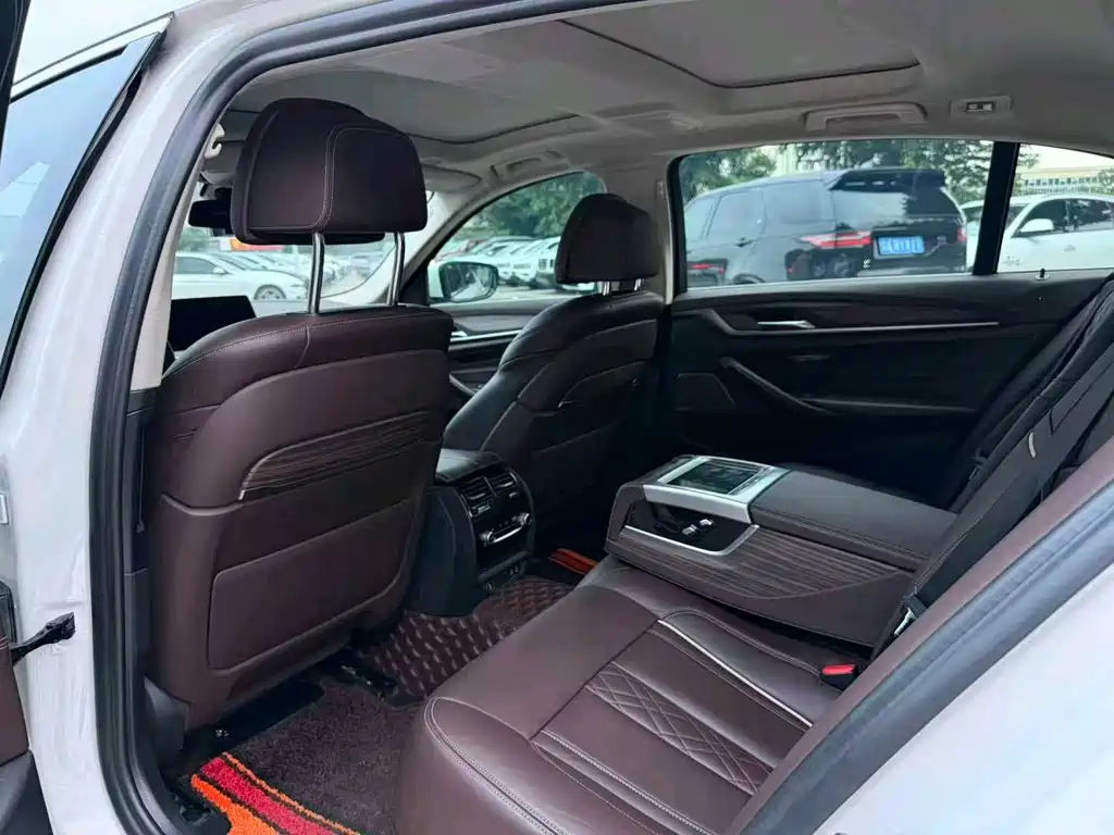 BMW 5 Series — миниатюра 6