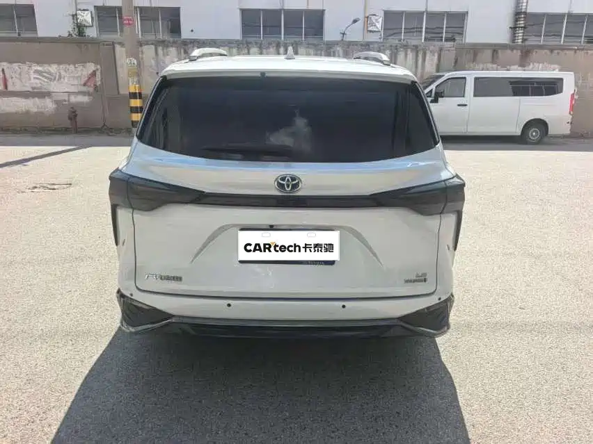 Toyota Sienna — миниатюра 4