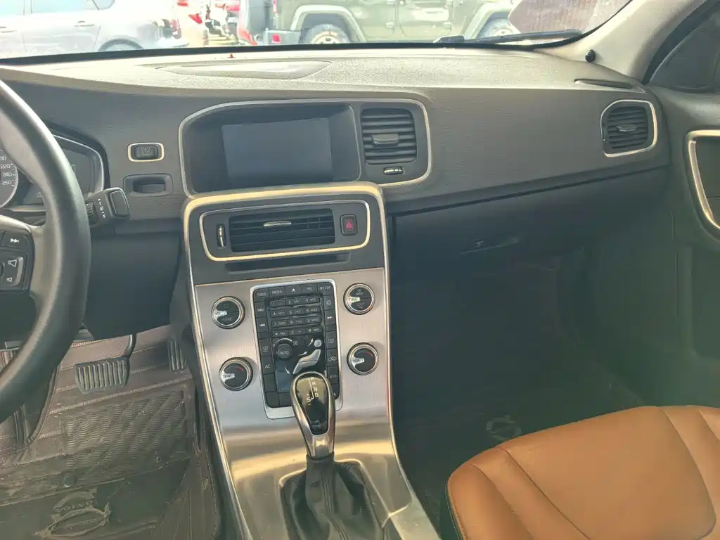 Volvo S60 — миниатюра 13