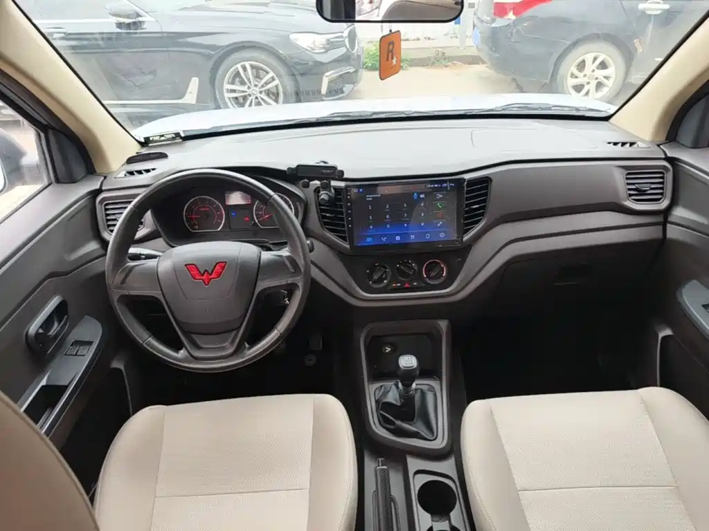 Wuling Hongguang V — миниатюра 10