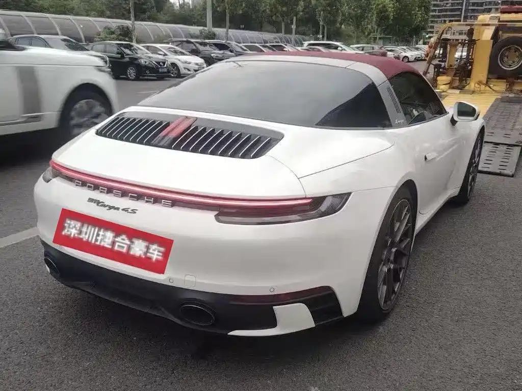 PORSCHE 911