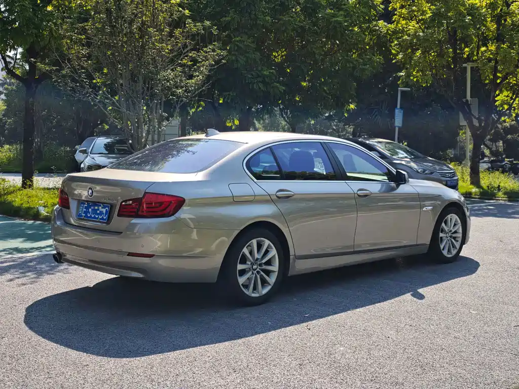 BMW 5 Series — миниатюра 5