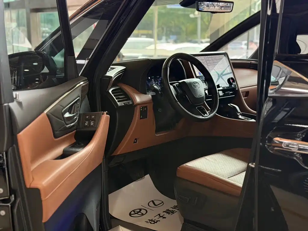 Toyota Alphard — миниатюра 5