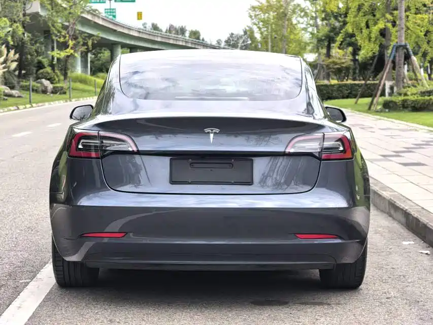 Tesla Model 3 — миниатюра 7