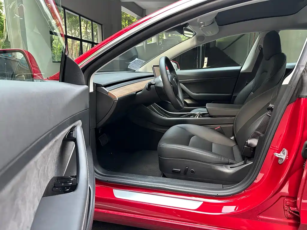 Tesla Model 3 — миниатюра 4