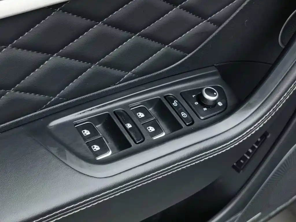 Hongqi Hongqi HS7 — миниатюра 9