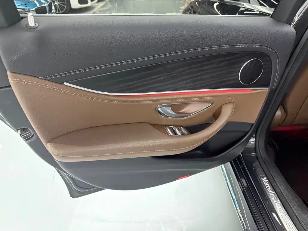 Mercedes-Benz E-Class — миниатюра 15