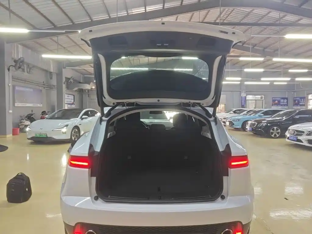 Jaguar E-PACE — миниатюра 19