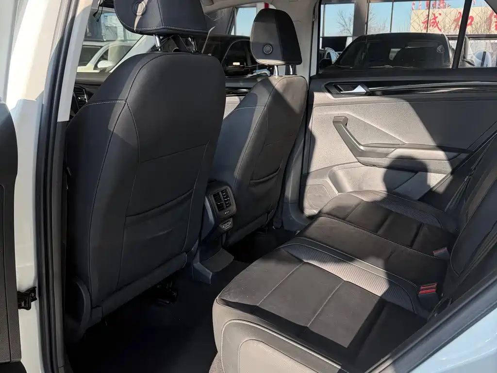 VOLKSWAGEN T ROC EXPLORING SONGS