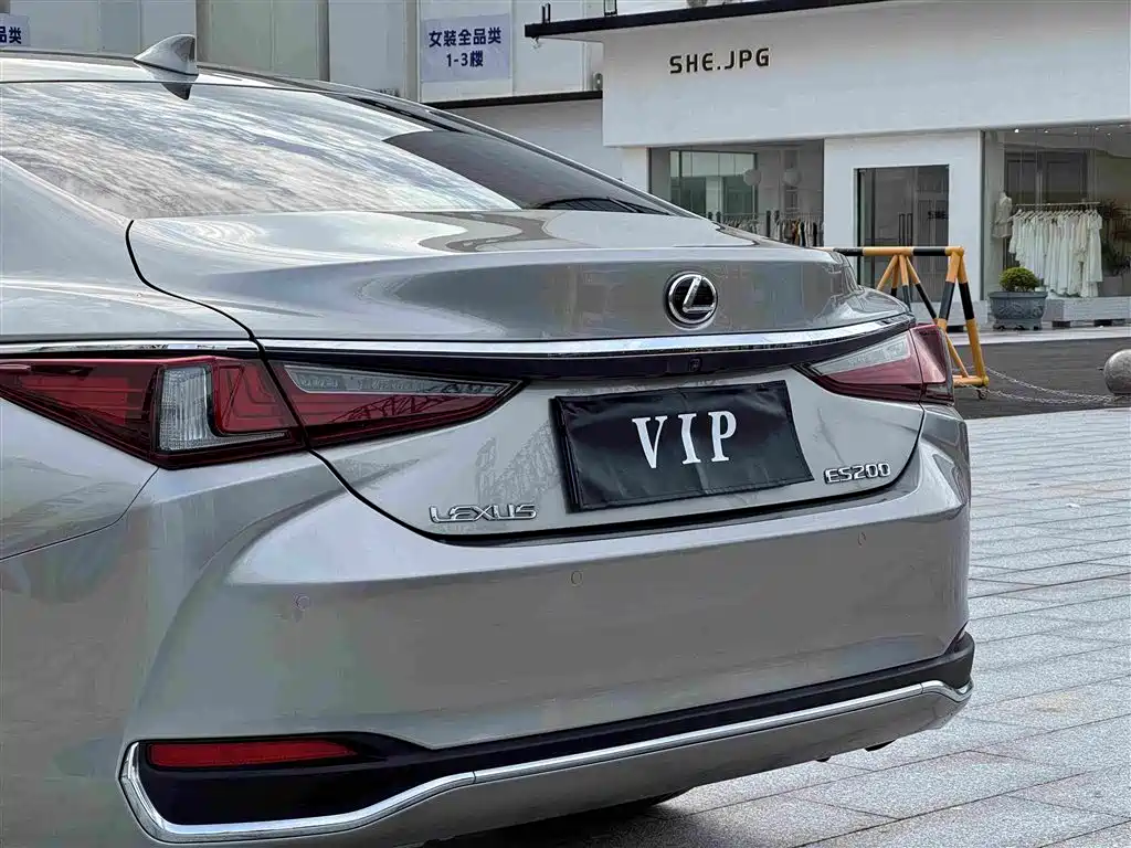 Lexus ES — миниатюра 22