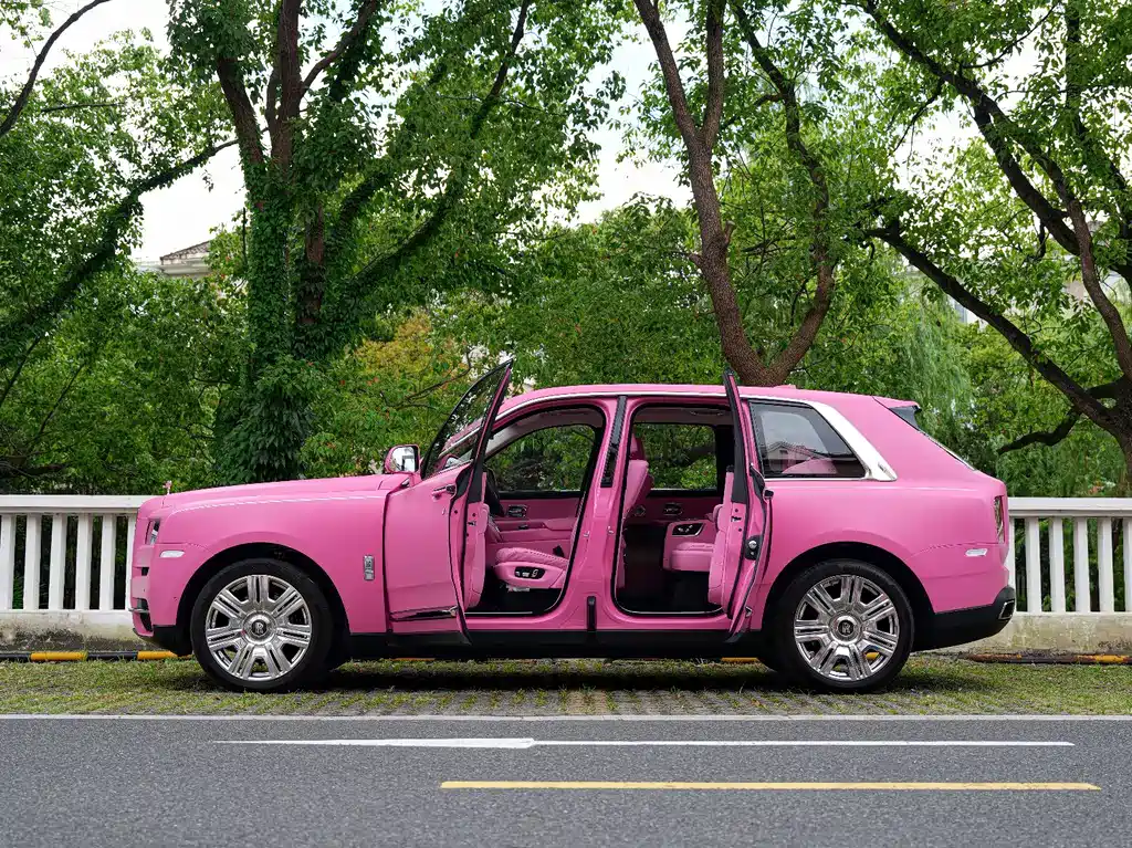 Rolls-Royce Cullinan — миниатюра 11