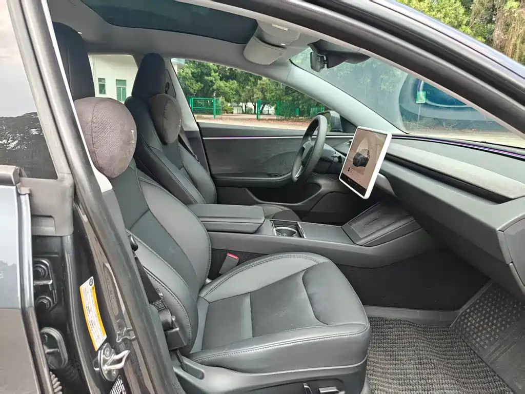 Tesla Model 3 — миниатюра 7