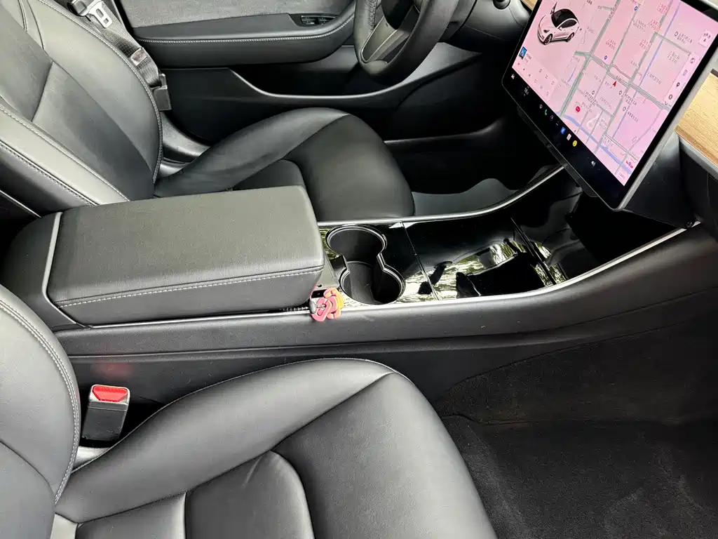 Tesla Model 3 — миниатюра 8