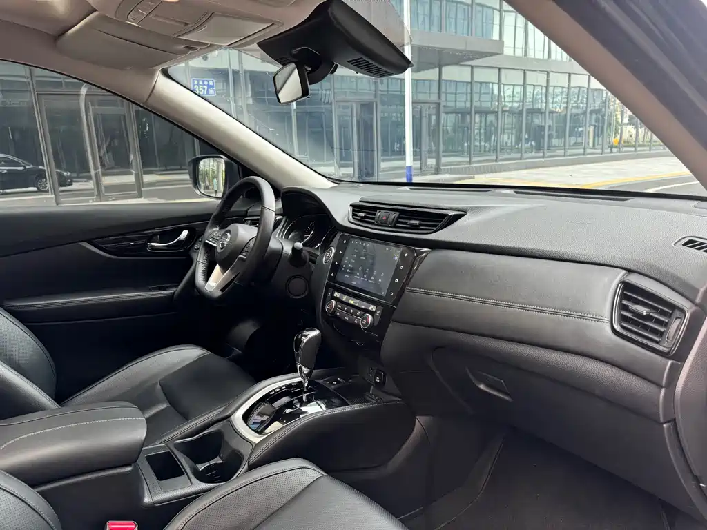 Nissan X-Trail — миниатюра 18