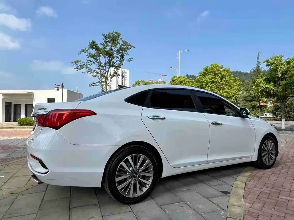 Hyundai Mistra — миниатюра 5
