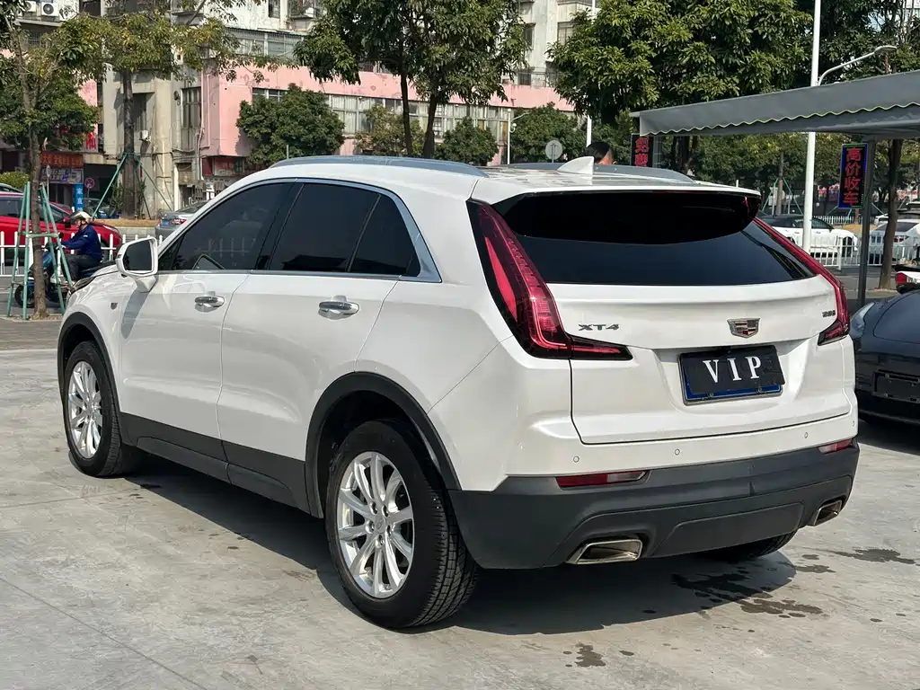 CADILLAC XT4
