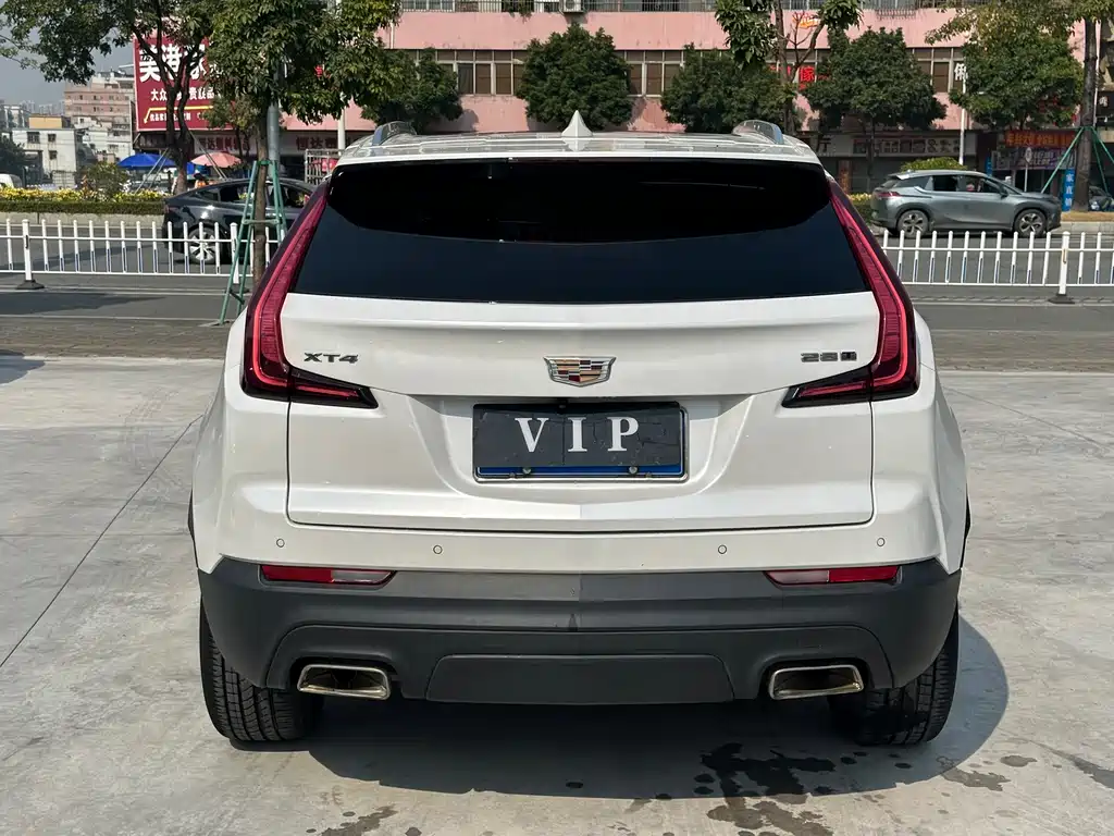 CADILLAC XT4