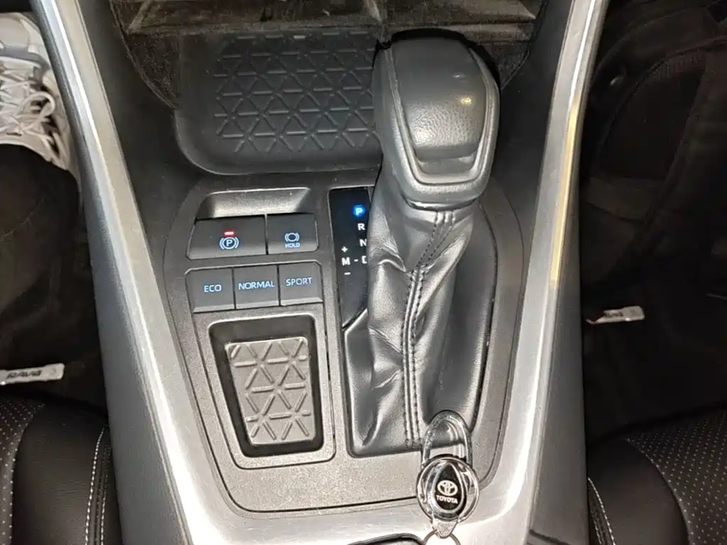 Toyota RAV4 — миниатюра 14