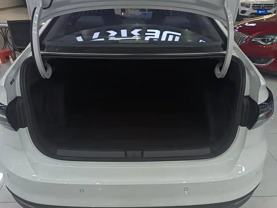 Volkswagen Lavida — миниатюра 4