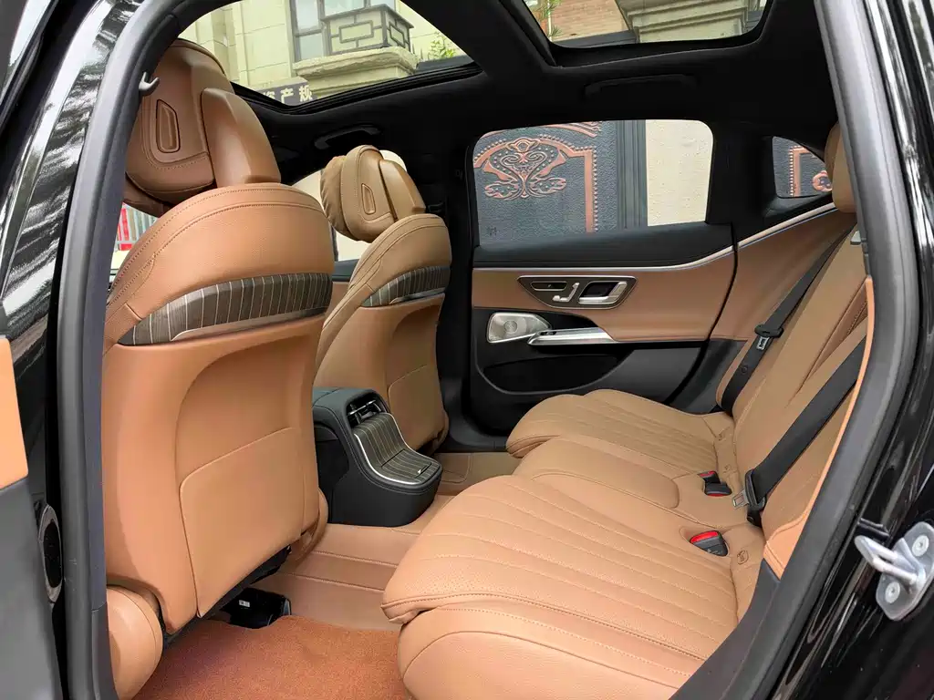 Mercedes-Benz E-Class — миниатюра 6