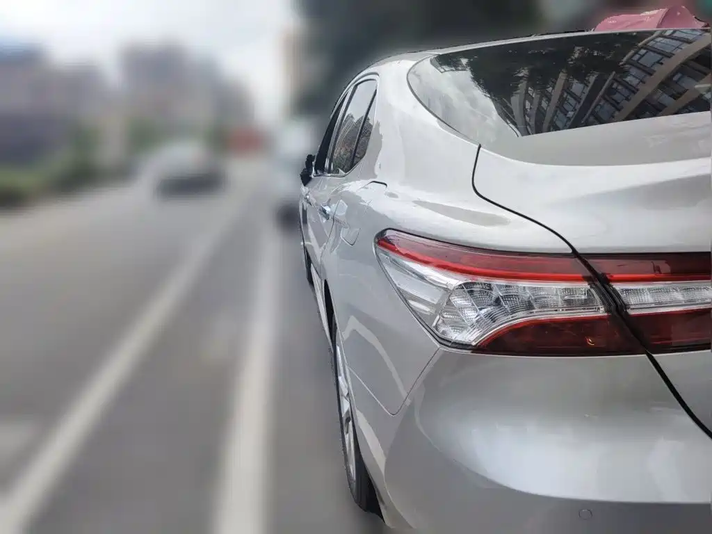 Toyota Camry — миниатюра 5