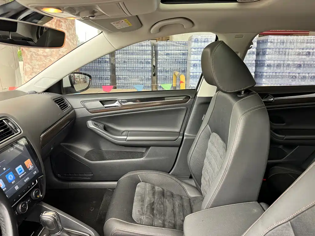 Volkswagen Sagitar 2017 230TSI AT Luxury