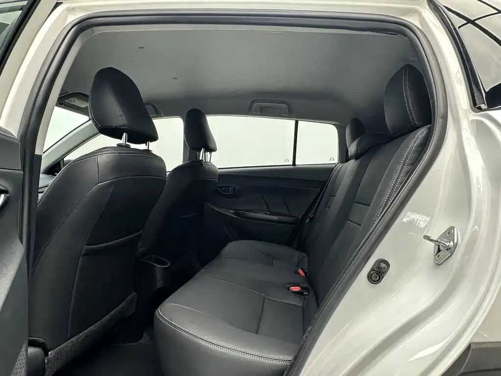 Toyota Yaris L — миниатюра 5