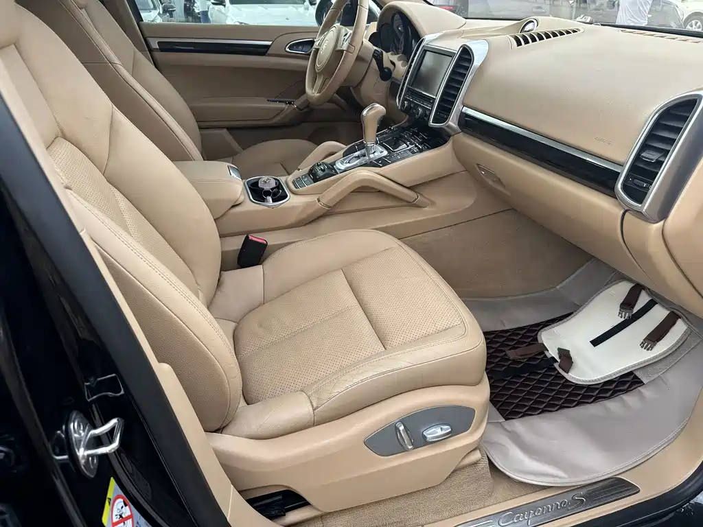 Porsche Cayenne — миниатюра 6