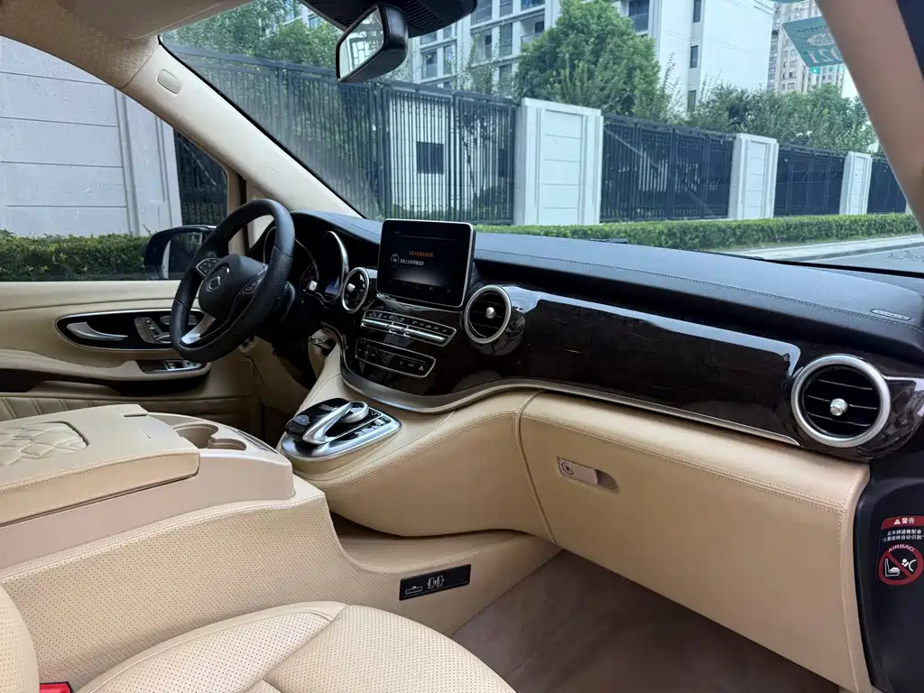 Mercedes-Benz V-Class — миниатюра 17