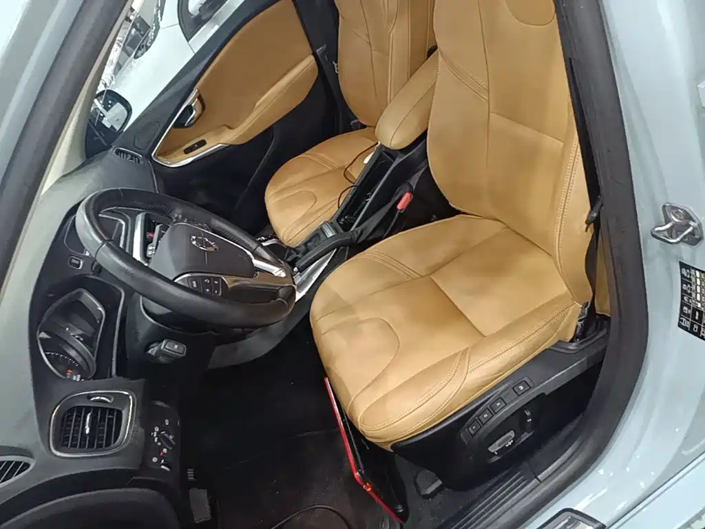 Volvo V40 — миниатюра 15