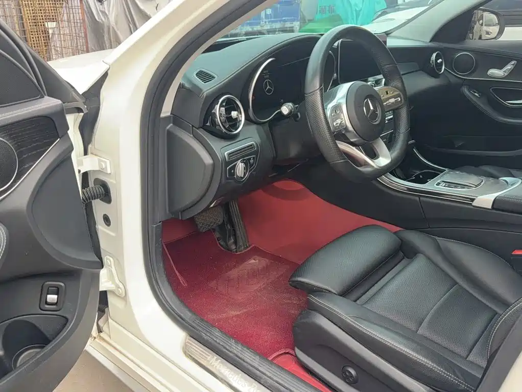 Mercedes-Benz C-Class — миниатюра 13