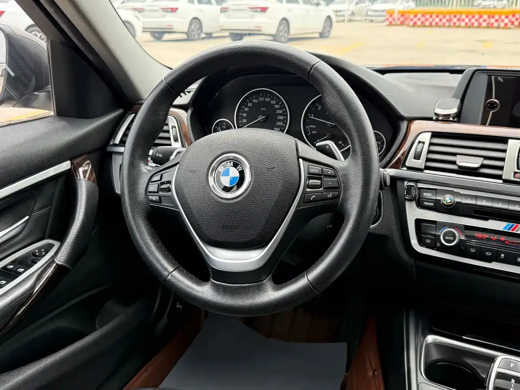 BMW 3 Series — миниатюра 12